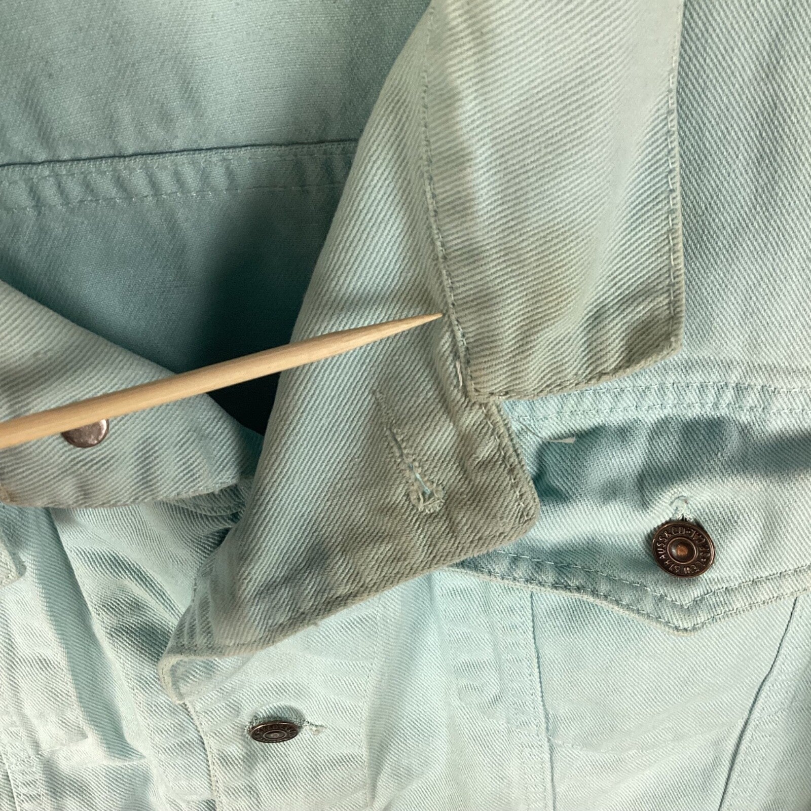 Vintage Levis Denim Jean Jacket Size Medium Blue Button Up Long Sleeve