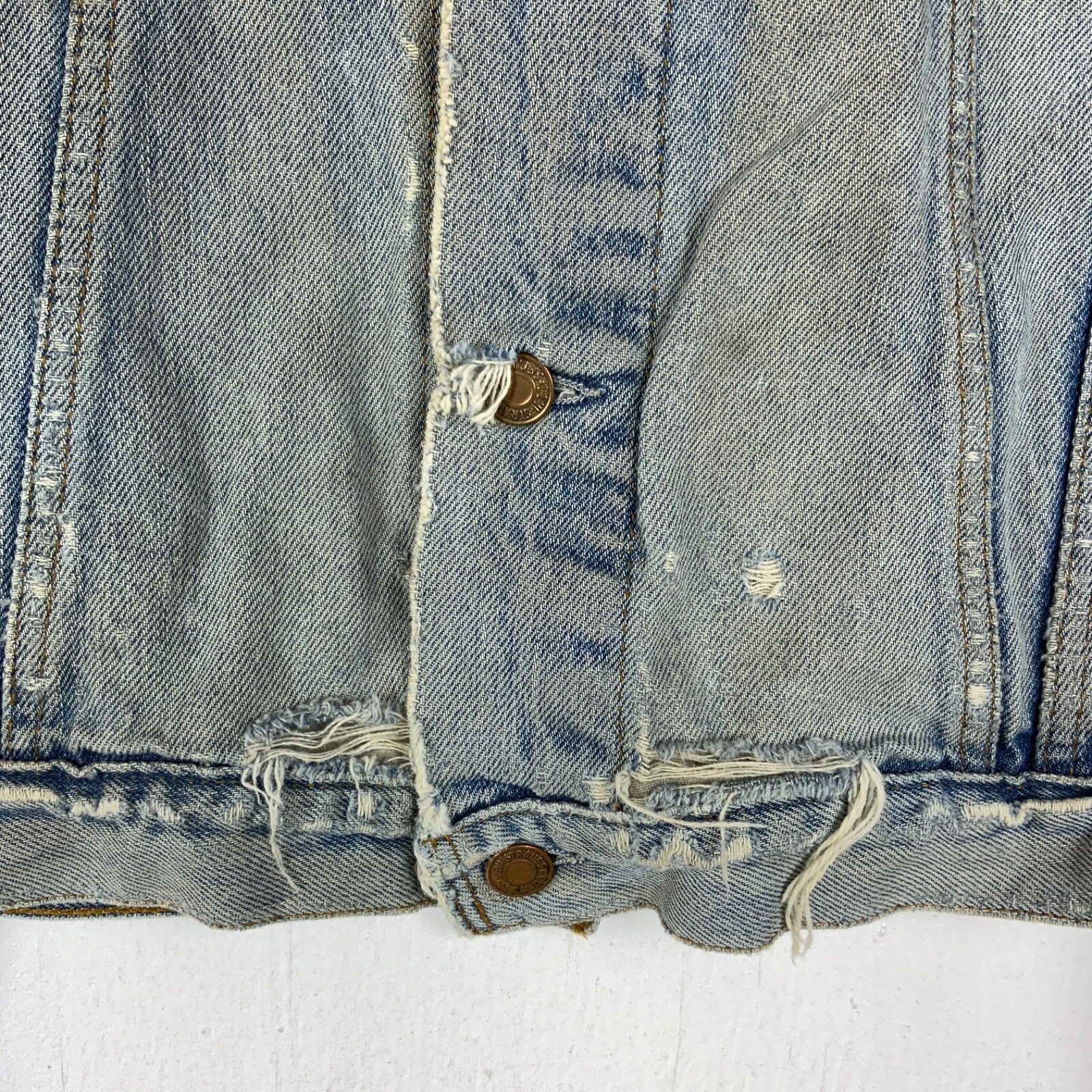 Vintage Levi’s Denim Jean Jacket XL Blue Light Wash Distressed 90s
