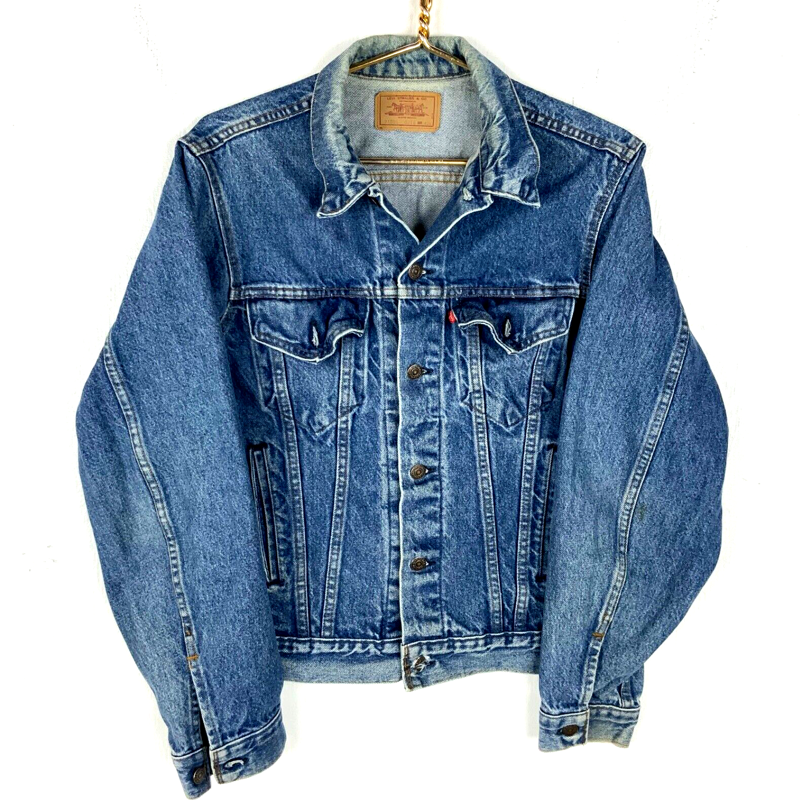 Vintage Levi’s Denim Jean Jacket Size 42L Blue Medium Wash Made Usa 70506