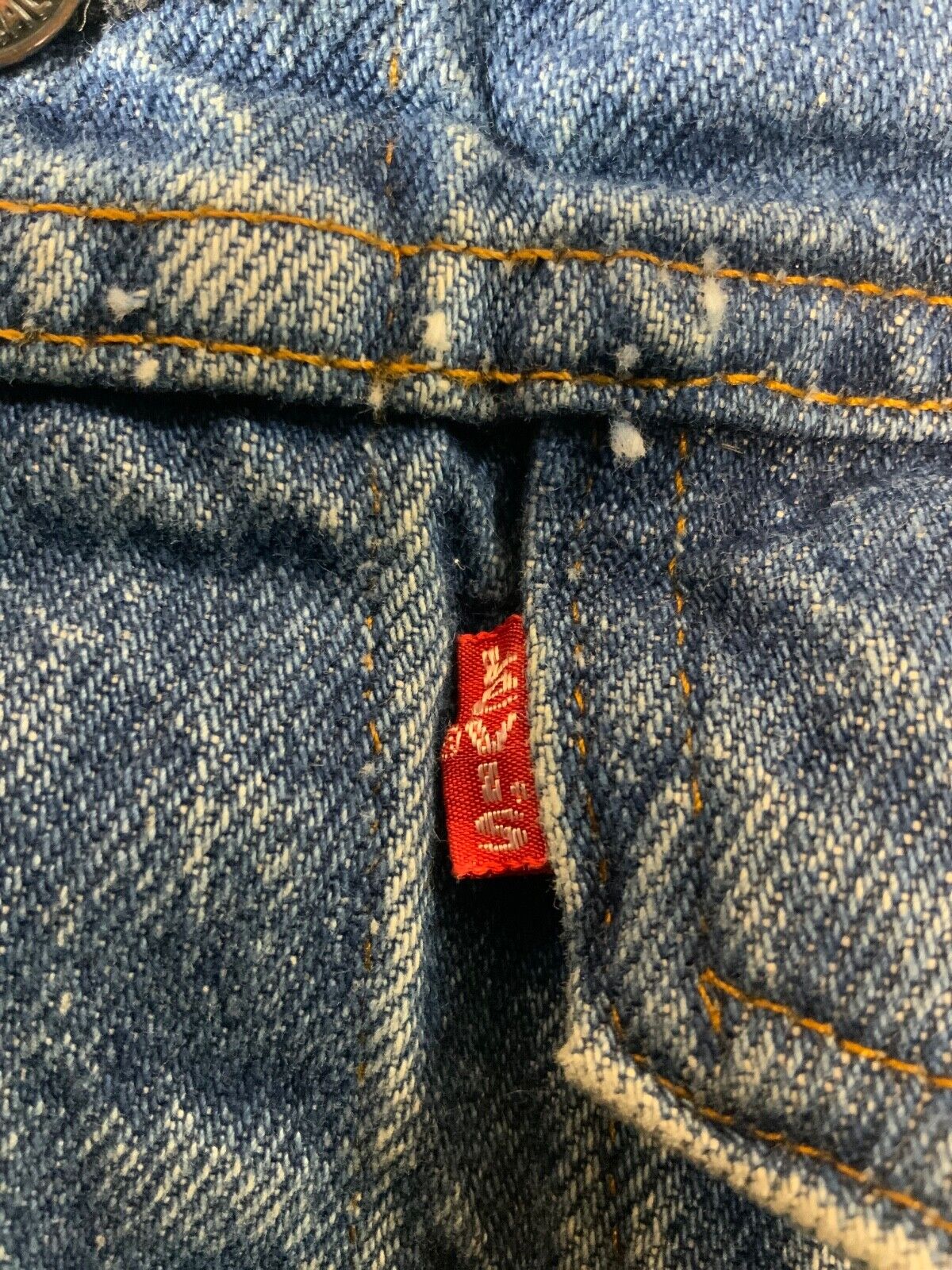 Vintage Levi’s Denim Jean Jacket Size 42L Blue Medium Wash Made Usa 70506