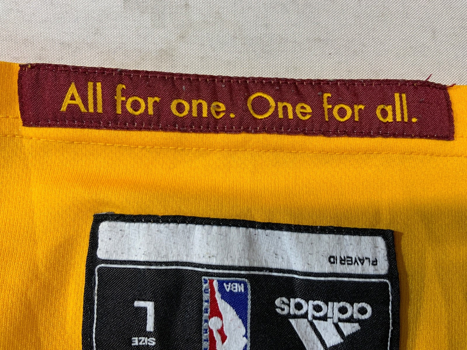 Cleveland Cavaliers Jersey Large Adidas LeBron James Yellow Nba