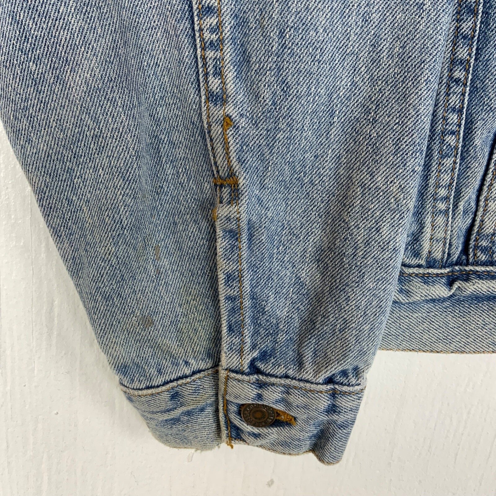 Vintage Levi’s Denim Jean Jacket Large Blue Light Wash 90s