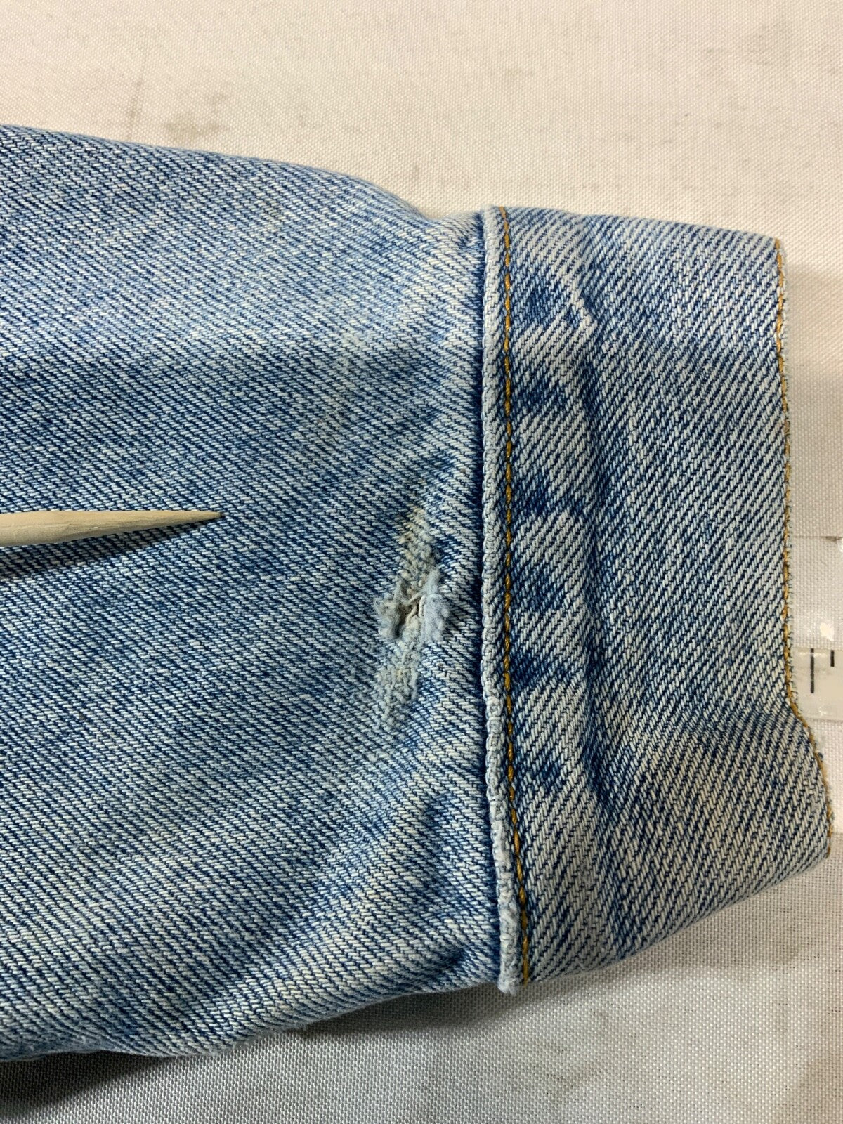 Vintage Levi’s Denim Jean Jacket Large Blue Light Wash 90s