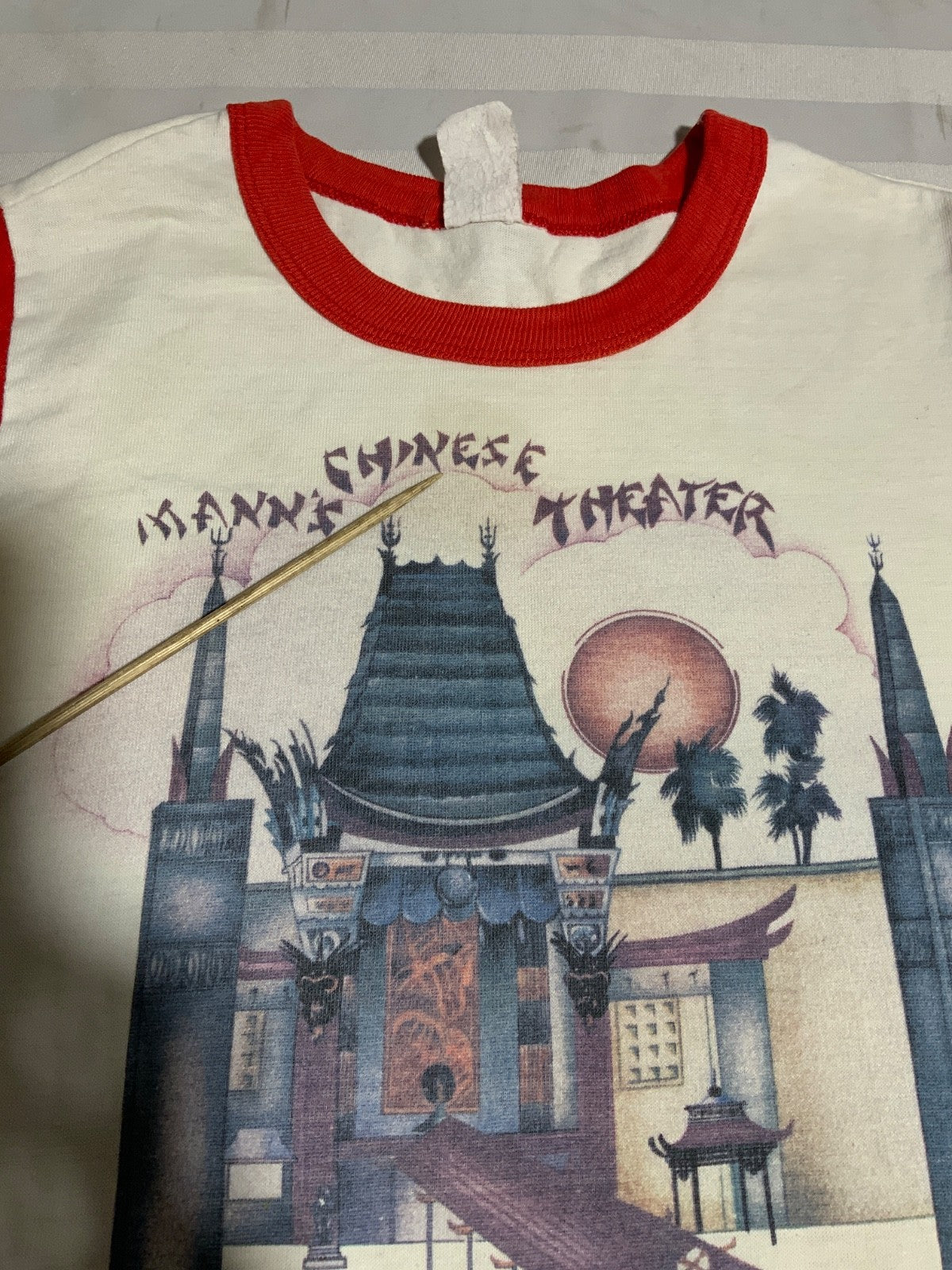Vintage 1980s Chinese Theater Hollywood T-Shirt XS White Raglan Extra Long 1982