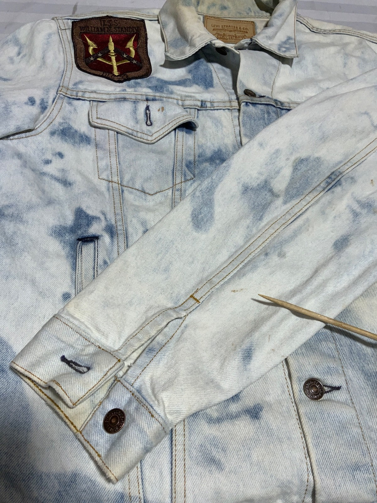 Vintage Levi’s Denim Jean Jacket Large Blue Button Up Us Army Patch 90s