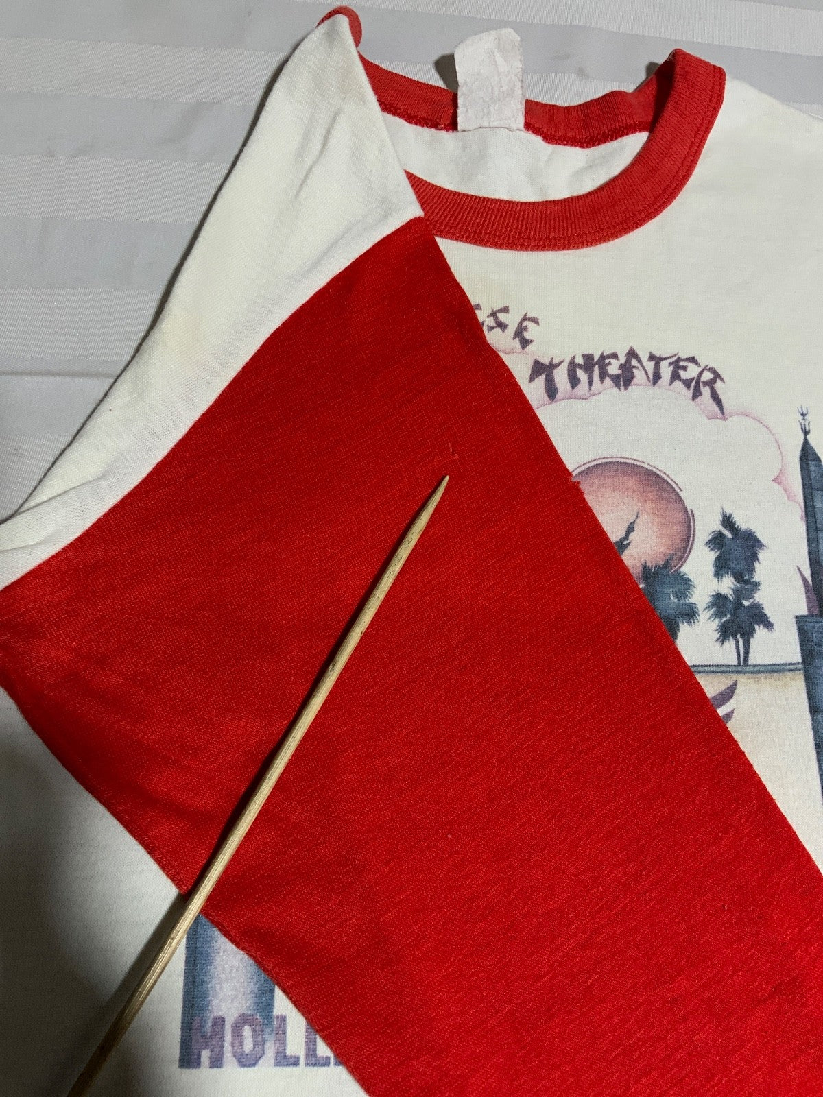 Vintage 1980s Chinese Theater Hollywood T-Shirt XS White Raglan Extra Long 1982