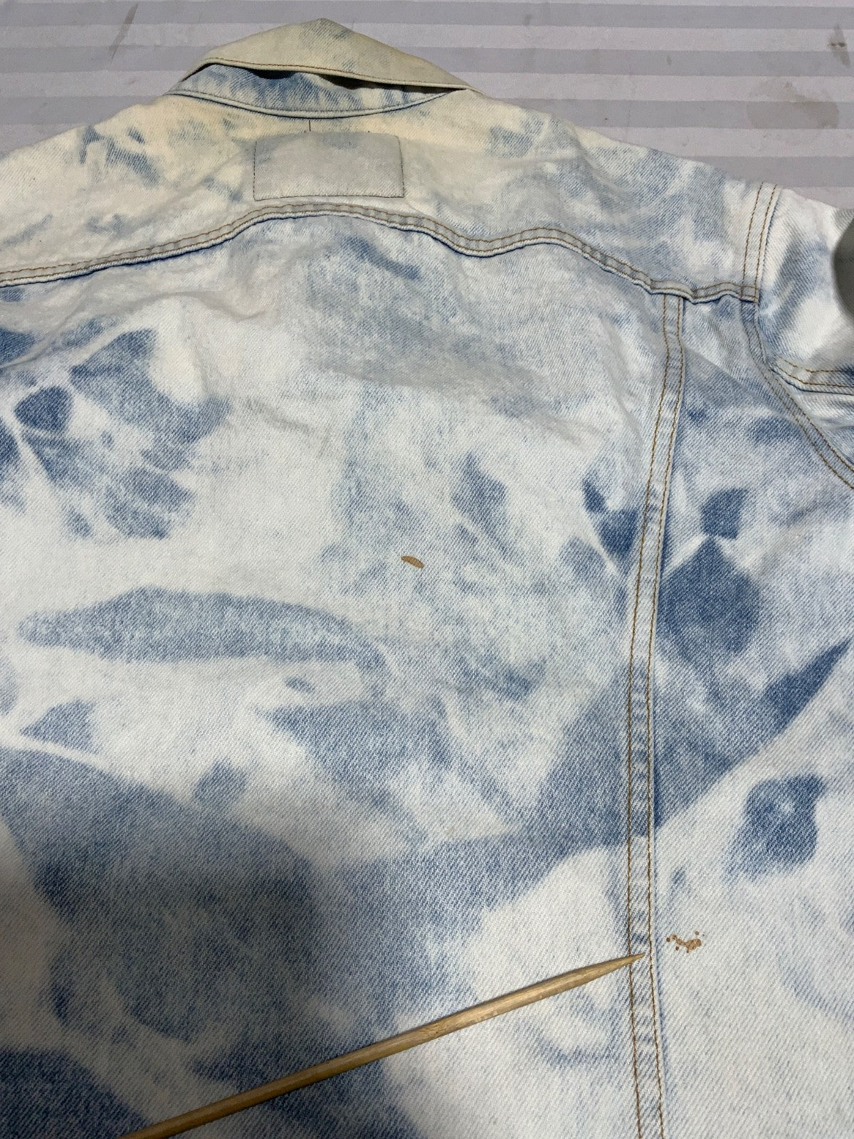 Vintage Levi’s Denim Jean Jacket Large Blue Button Up Us Army Patch 90s