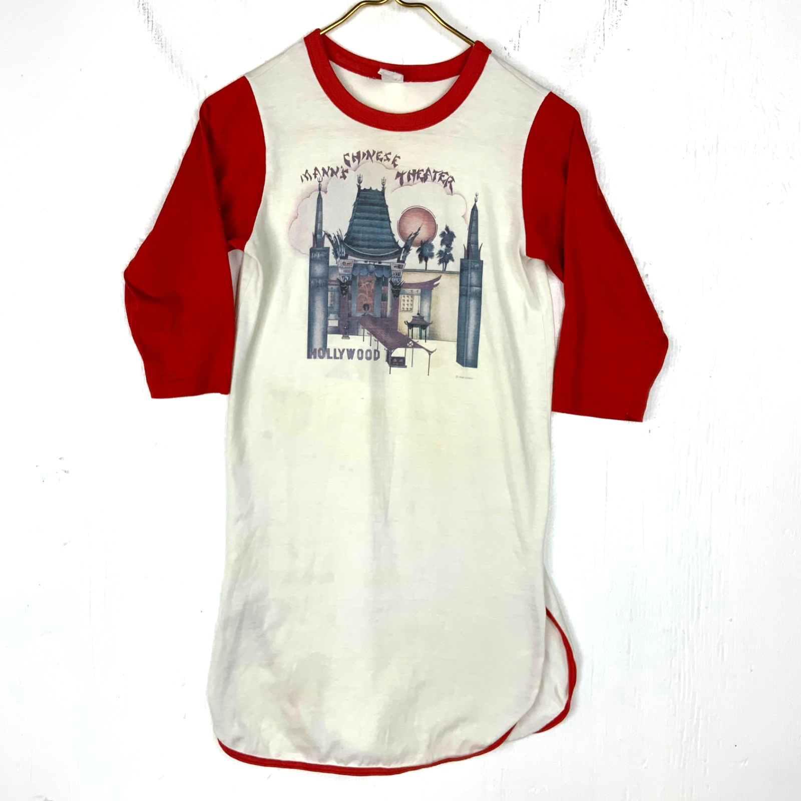 Vintage 1980s Chinese Theater Hollywood T-Shirt XS White Raglan Extra Long 1982