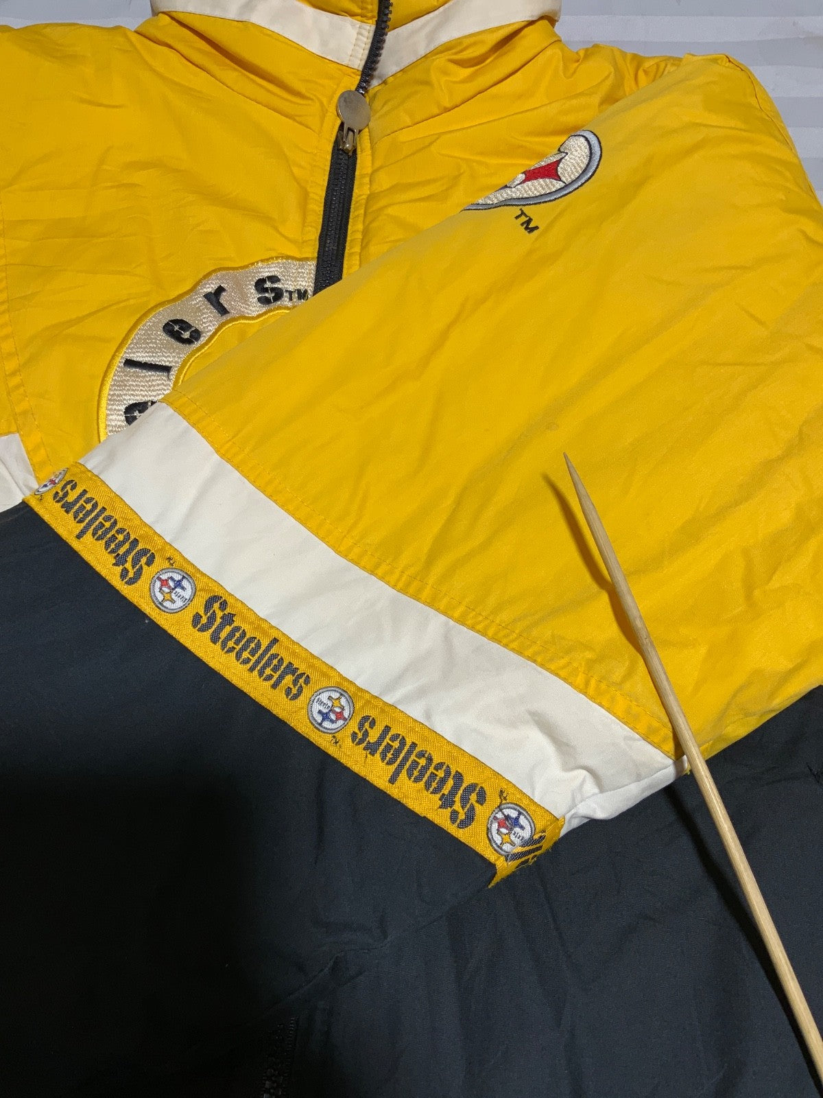 Vintage Pittsburgh Steelers Down Jacket Medium Yellow Puffer Bomber Full Zip Nfl