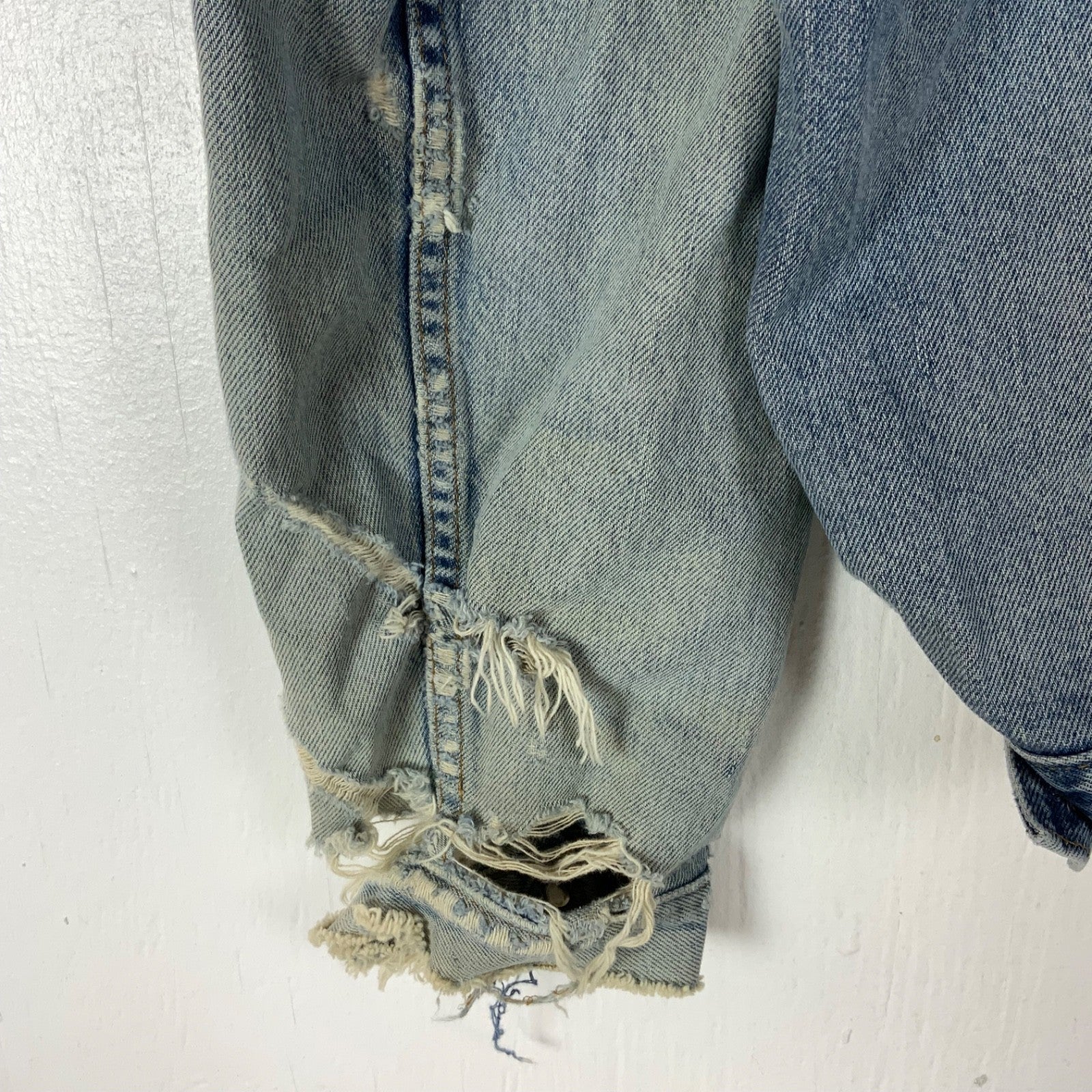 Vintage Levi’s Denim Jean Jacket XL Blue Light Wash Distressed 90s