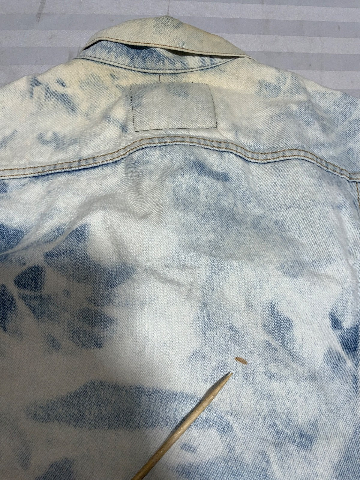 Vintage Levi’s Denim Jean Jacket Large Blue Button Up Us Army Patch 90s