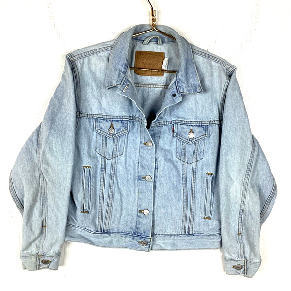Vintage Levi’s Women's Denim Jean Trucker Jacket Size Large Blue Button up