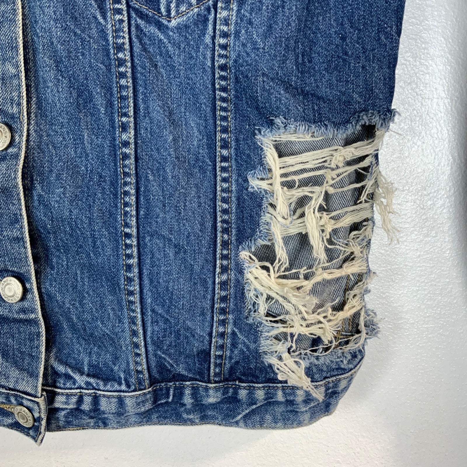 The Gap Women's Denim Jean Trucker Jacket Large Blue Distressed