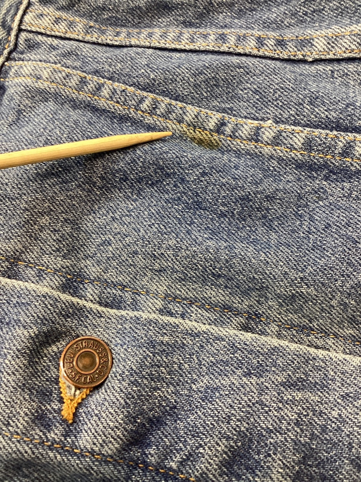 Vintage Levi’s Denim Jean Jacket Size Large Blue Button Up