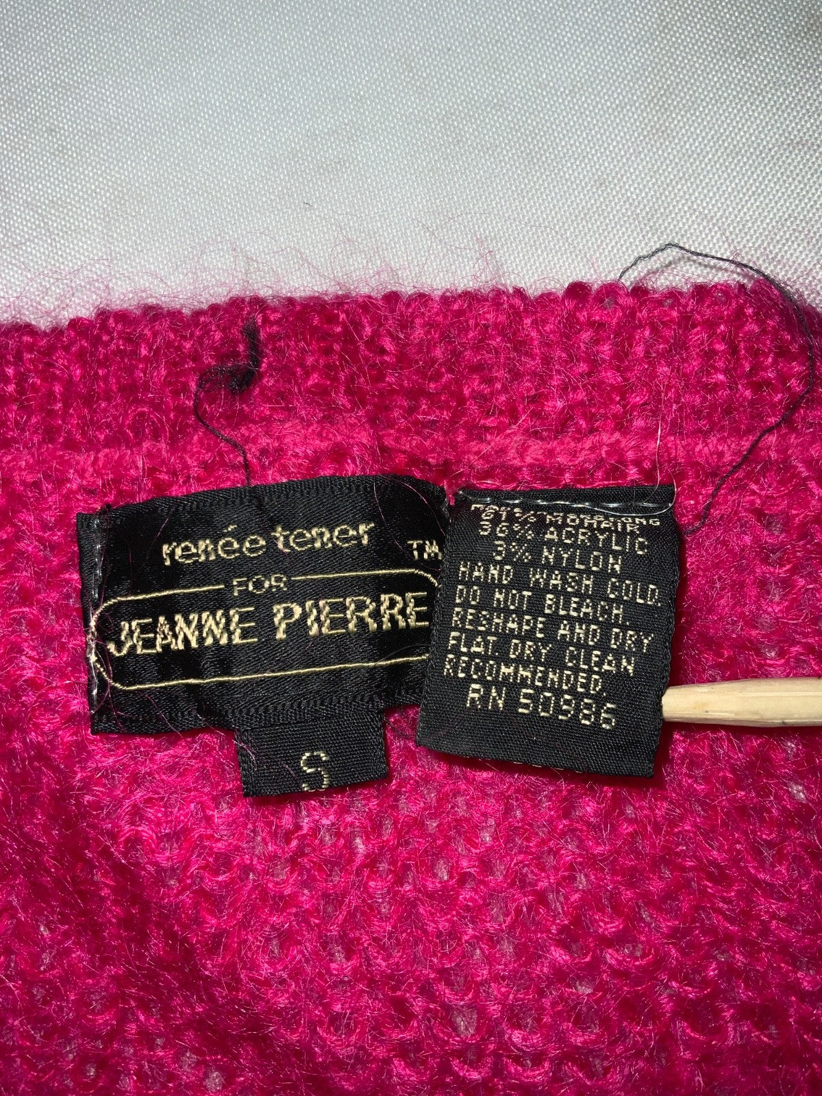Vintage 1990s Grandma Mohair Knit Sweater Women’s Small Pink V-neck Pattern
