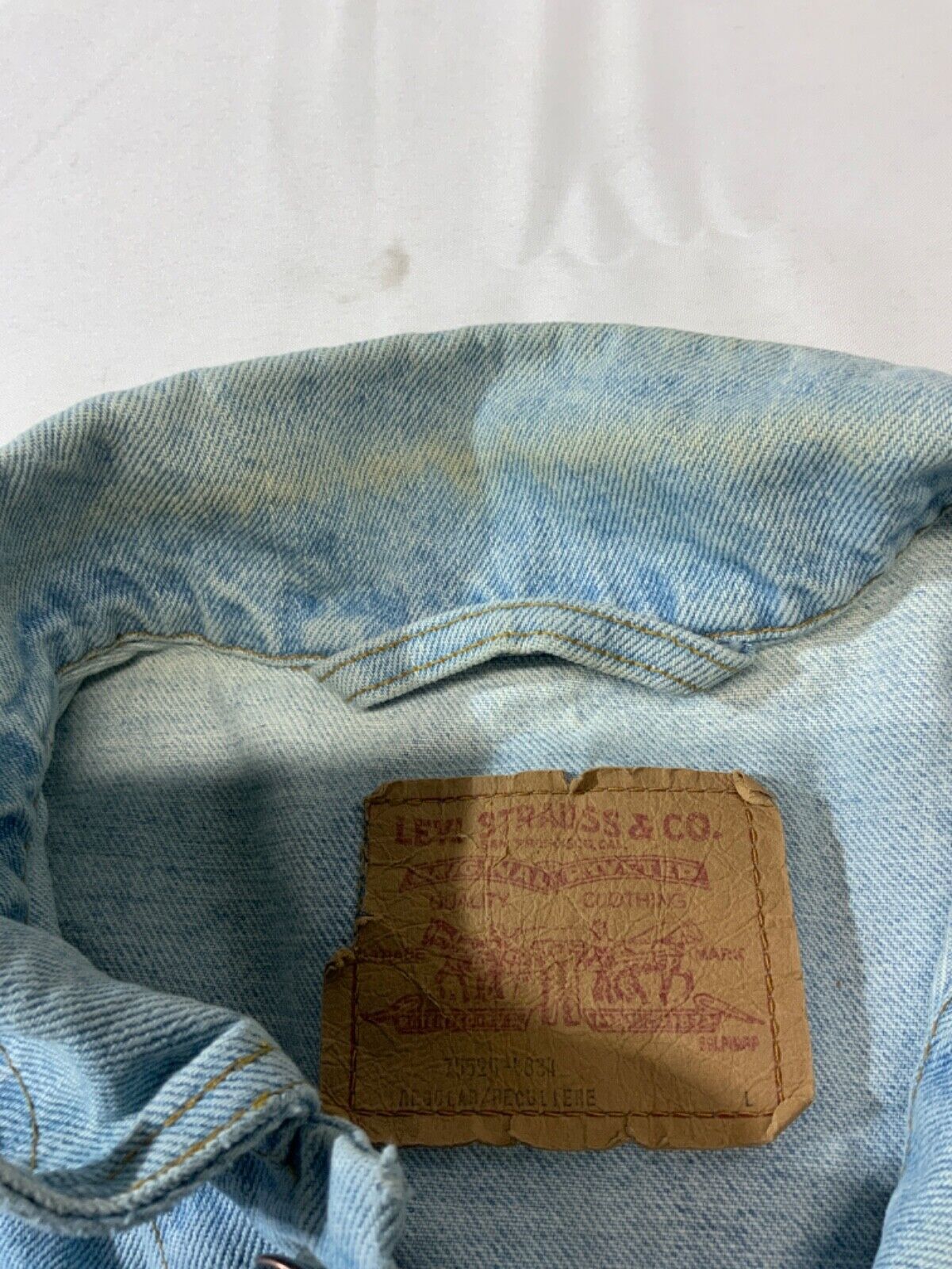 Vintage Levi’s Denim Jean Jacket Large Blue Light Wash 90s