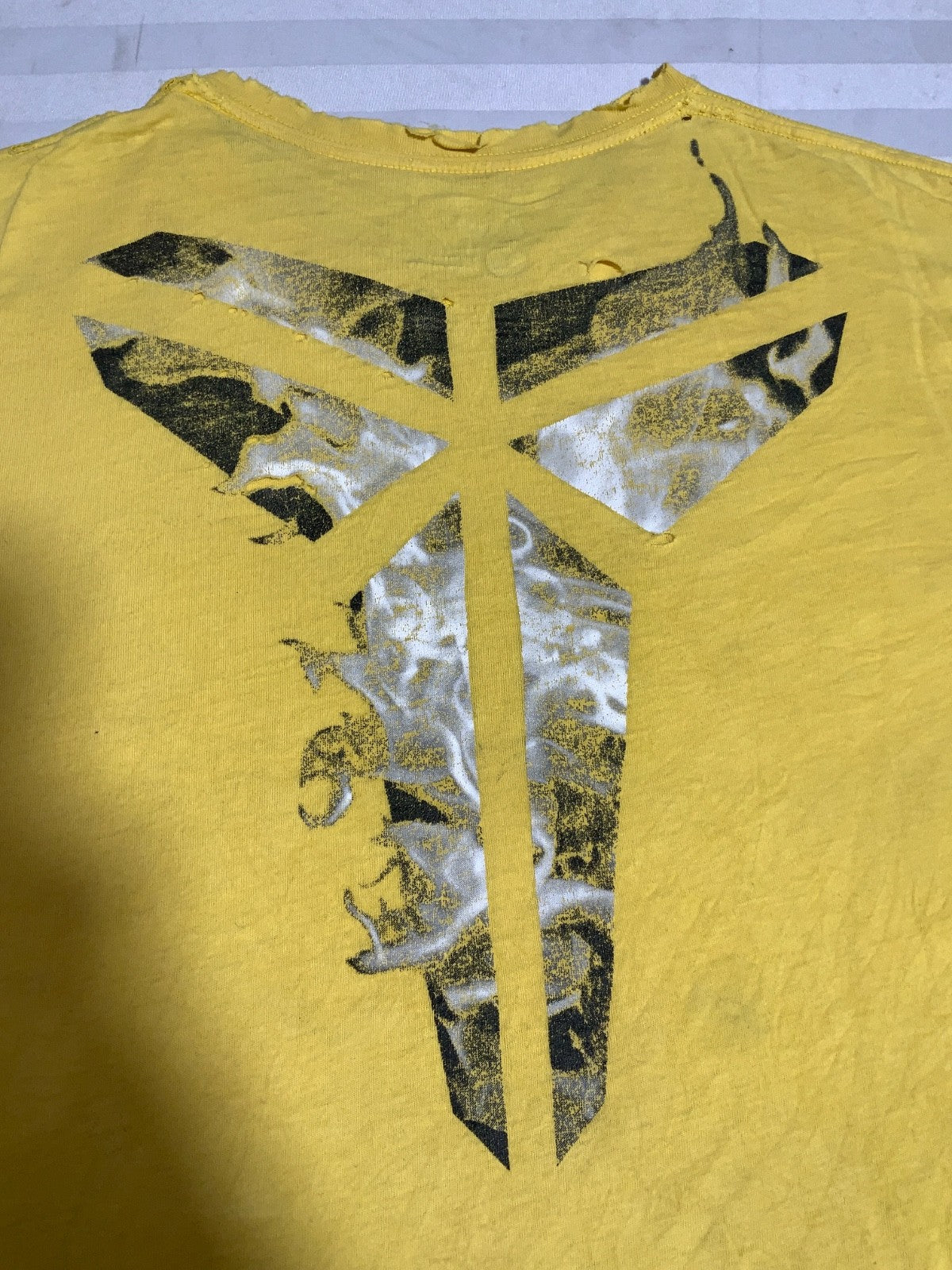 Vintage Nike Kobe Bryant T-shirt Large Yellow Double Sided Loose Fit Nba Mamba
