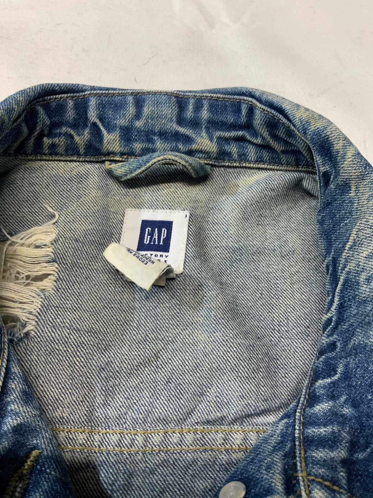 The Gap Women's Denim Jean Trucker Jacket Large Blue Distressed