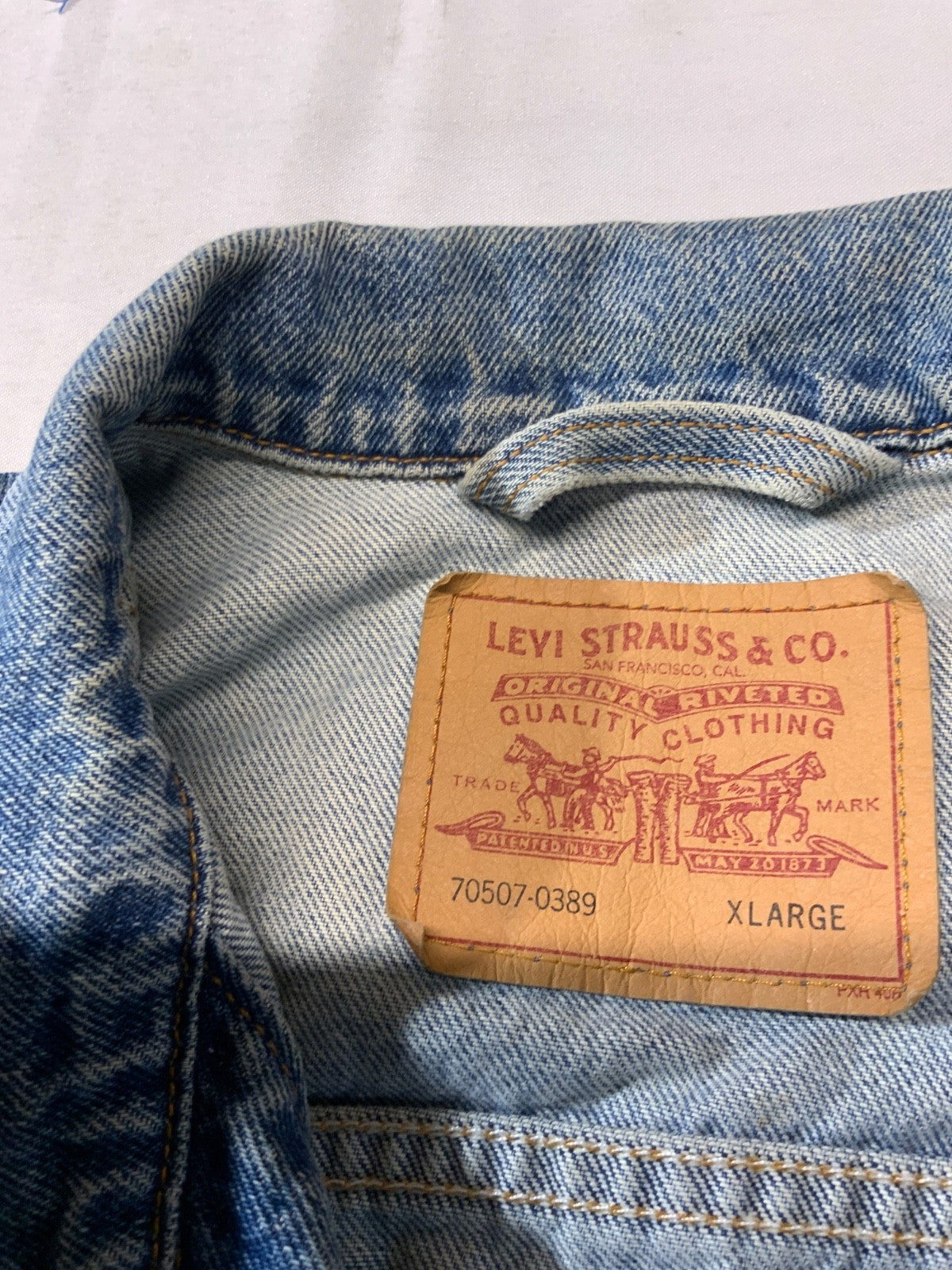 Vintage Levi’s Denim Jean Jacket XL Blue Medium Wash 90s