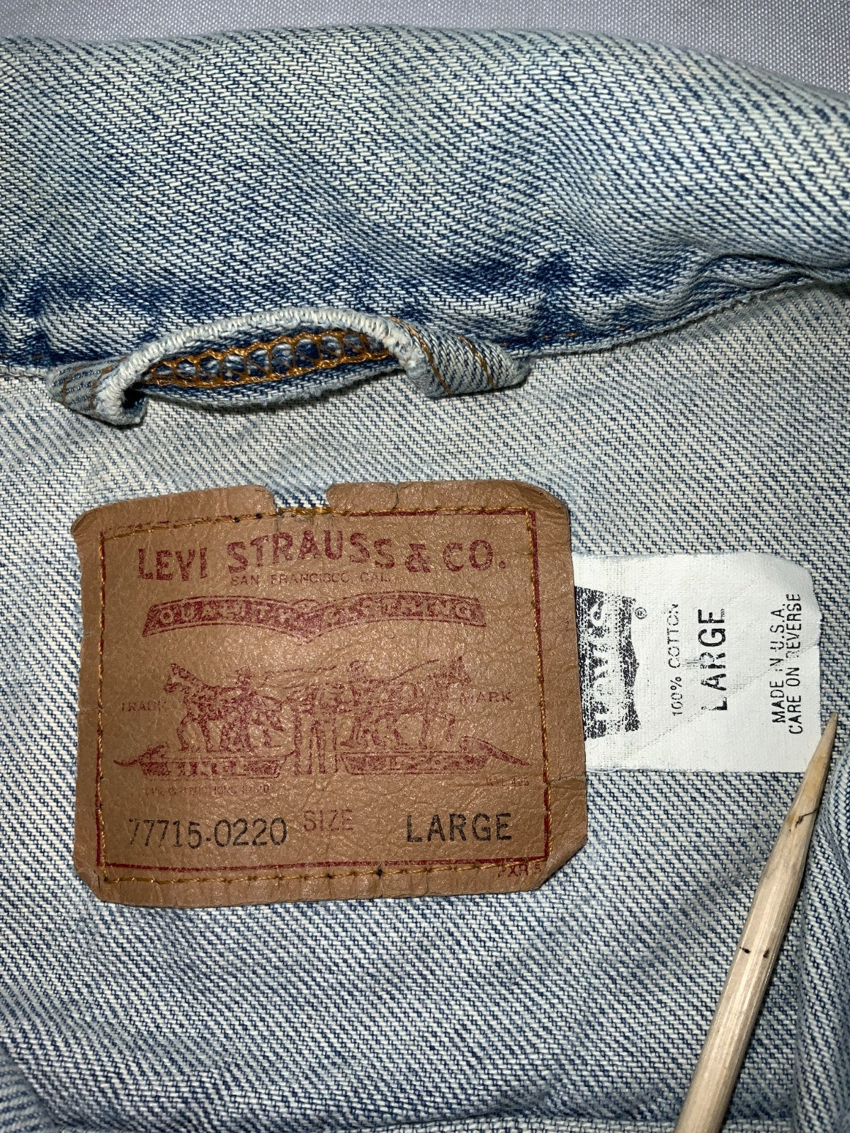 Vintage Levi’s Denim Jean Jacket Large Blue Light Wash 90s