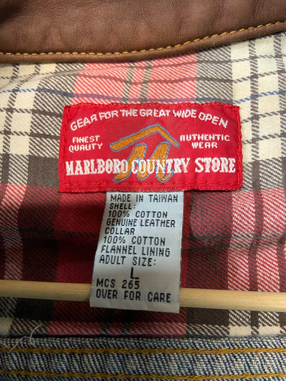 Vintage Marlboro Country Store Denim Jean Jacket Large Blue Medium Wash 90s