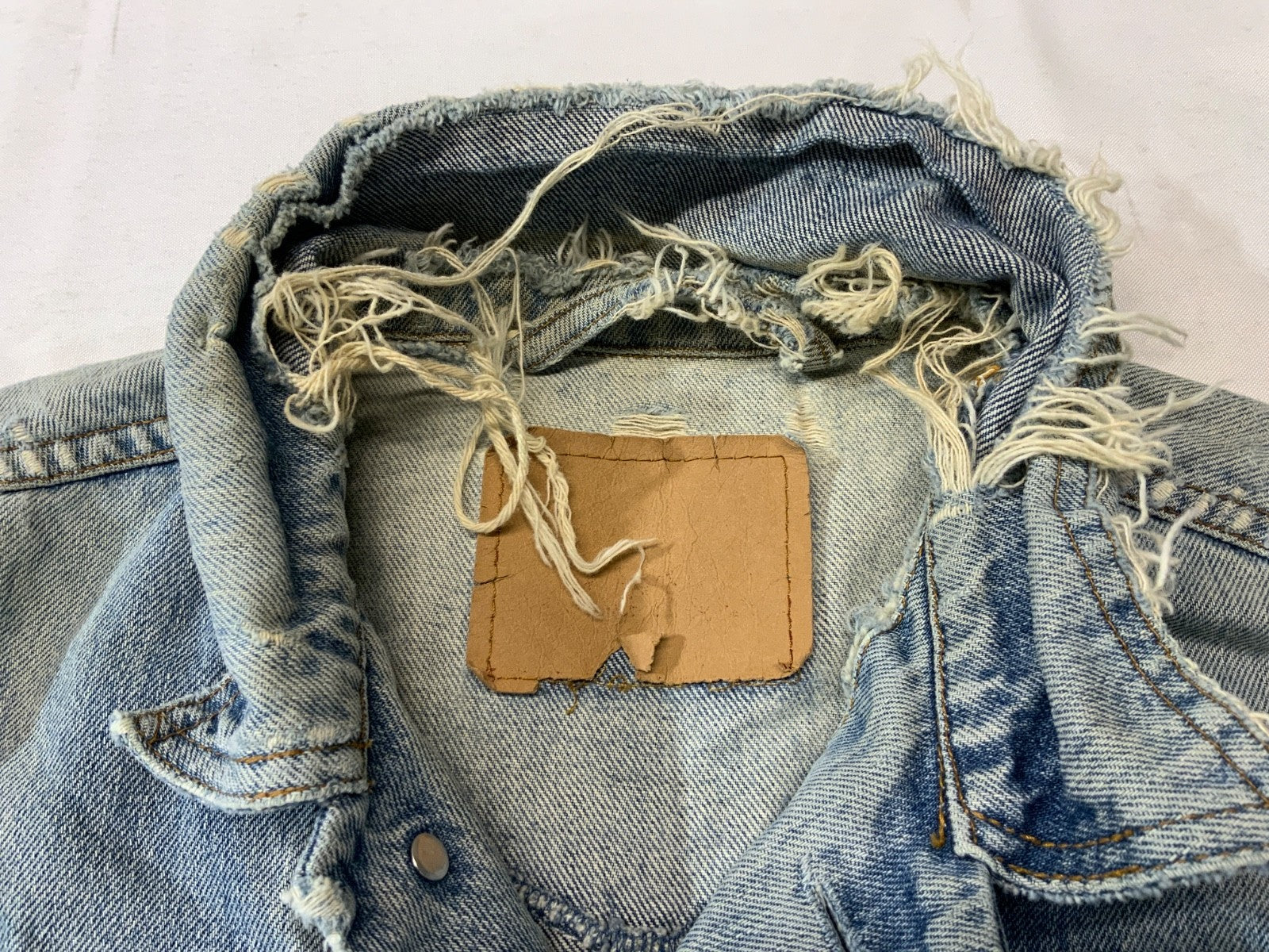 Vintage Levi’s Denim Jean Jacket XL Blue Light Wash Distressed 90s