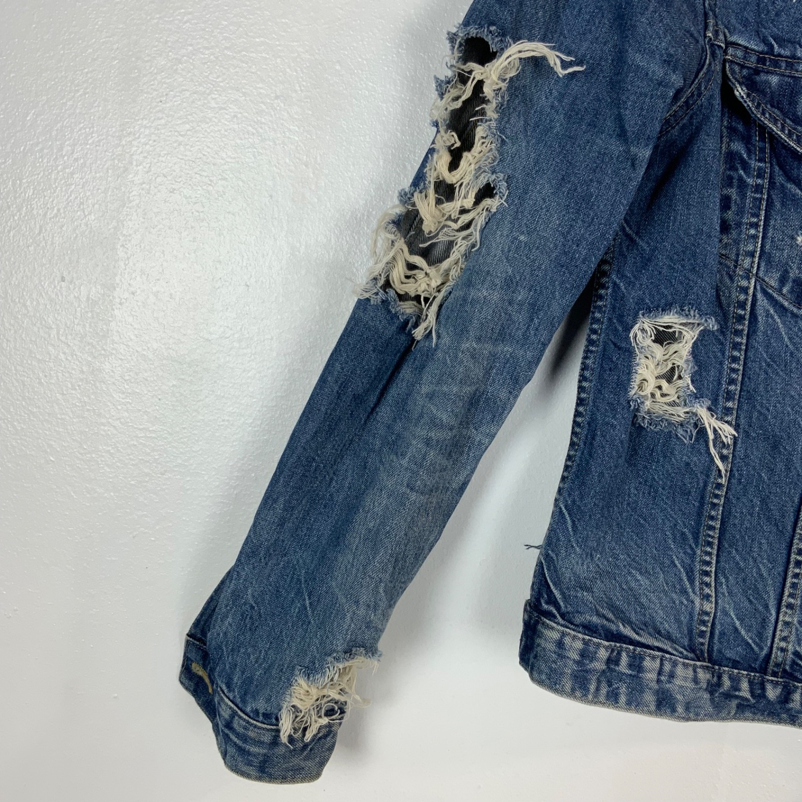 The Gap Women's Denim Jean Trucker Jacket Large Blue Distressed