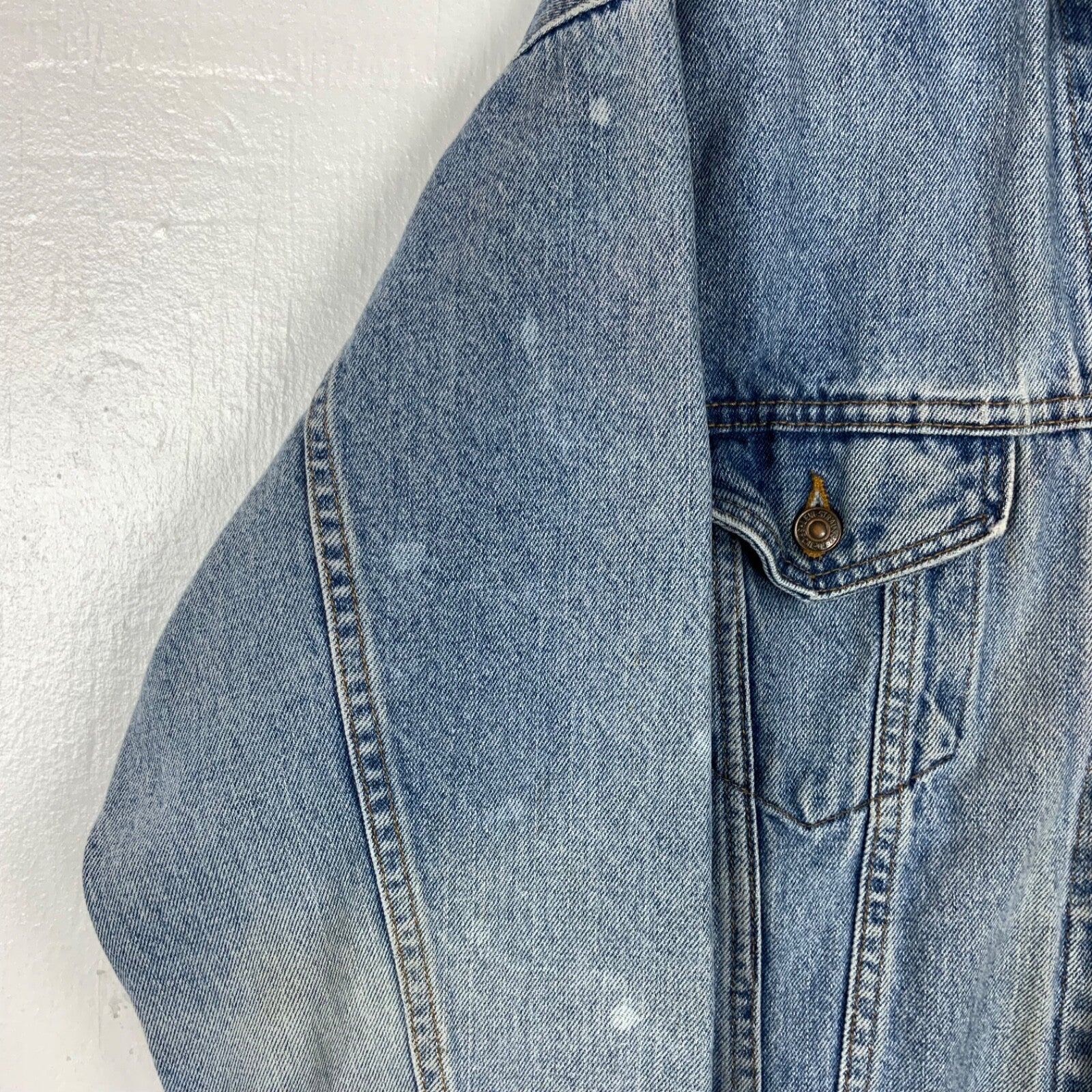 Vintage Levi’s Denim Jean Jacket Large Blue Light Wash 90s