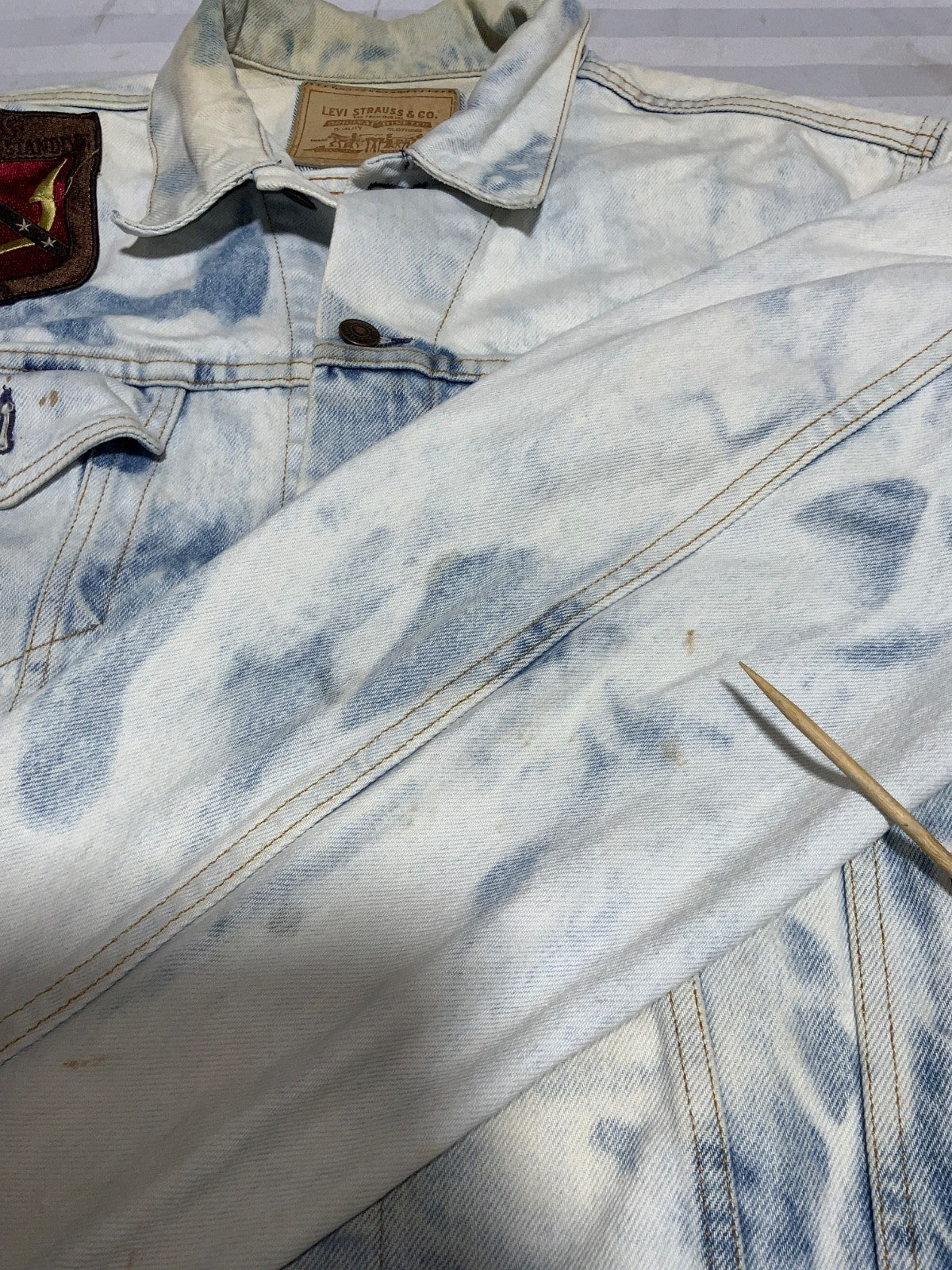 Vintage Levi’s Denim Jean Jacket Large Blue Button Up Us Army Patch 90s