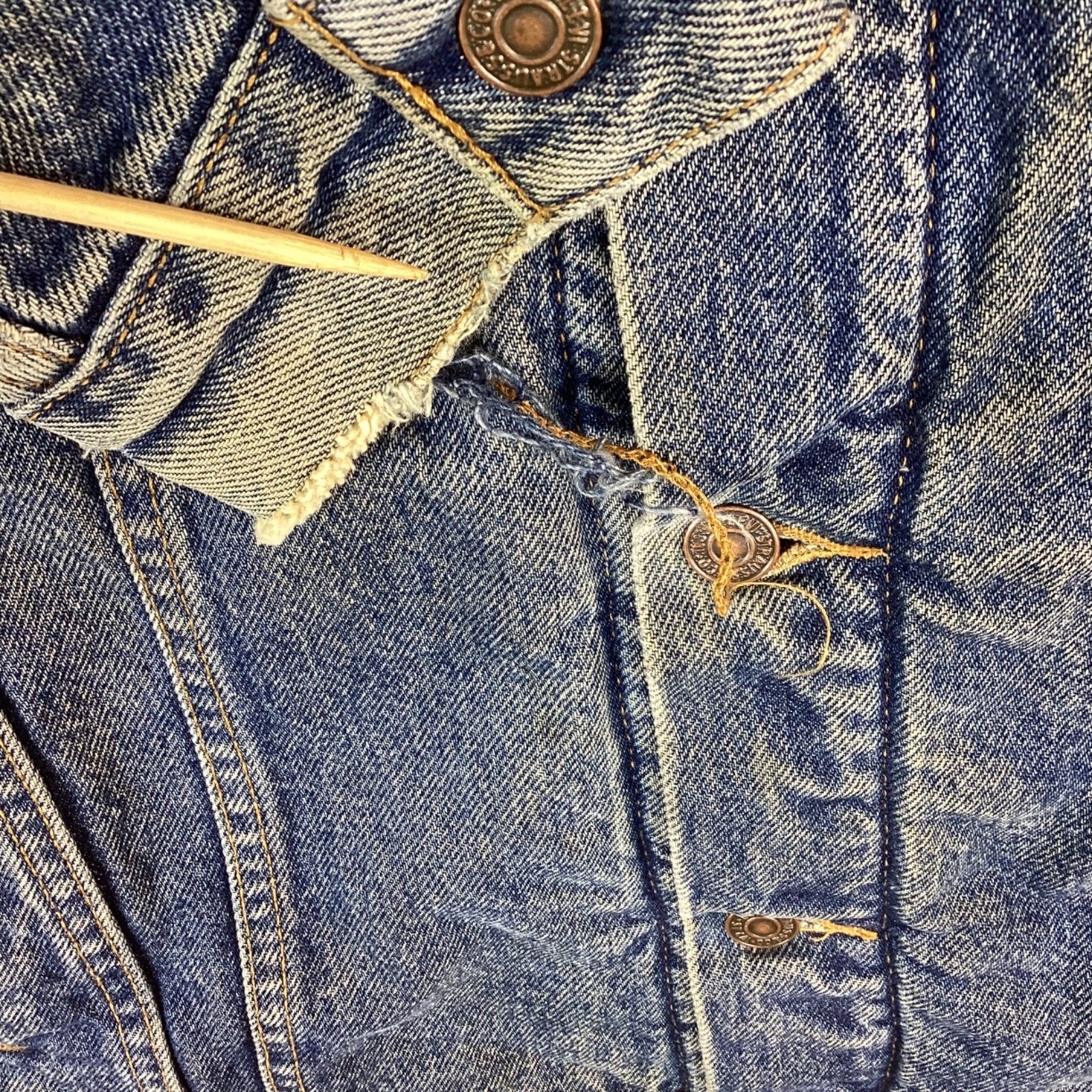 Vintage Levi’s Sherpa Lined Denim Jean Jacket Size Large Blue